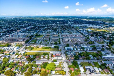 Commercial property in Miami, Florida № 1977448 - photo 30