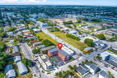 Commercial property in Miami, Florida № 1977448 - photo 25