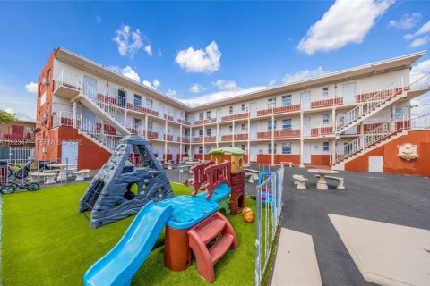 Commercial property in Miami, Florida № 1977448 - photo 2