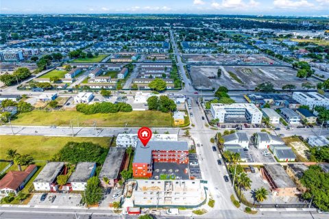 Commercial property in Miami, Florida № 1977448 - photo 27