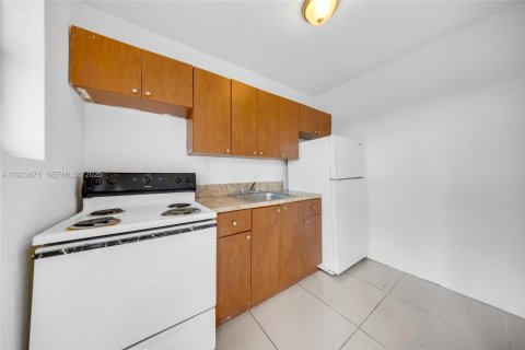 Commercial property in Miami, Florida № 1977448 - photo 6