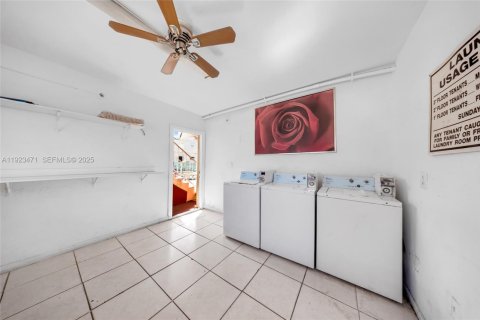 Commercial property in Miami, Florida № 1977448 - photo 4
