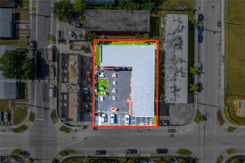 Commercial property in Miami, Florida № 1977448 - photo 21