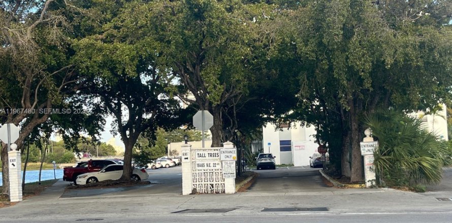 Кондоминиум с 1 спальней в Норт-Майами-Бич, Флорида № 2031178