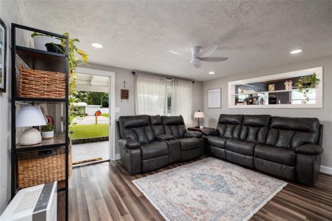 House in Largo, Florida 2 bedrooms, 86.58 sq.m. № 1907797 - photo 11