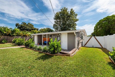House in Largo, Florida 2 bedrooms, 86.58 sq.m. № 1907797 - photo 25