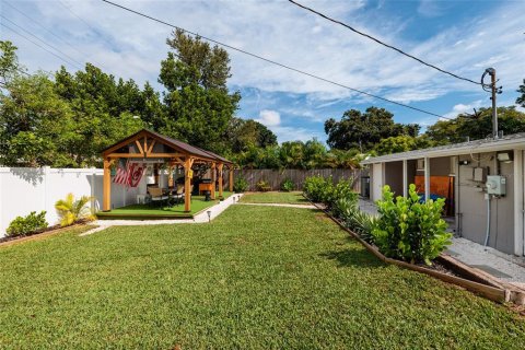 House in Largo, Florida 2 bedrooms, 86.58 sq.m. № 1907797 - photo 8