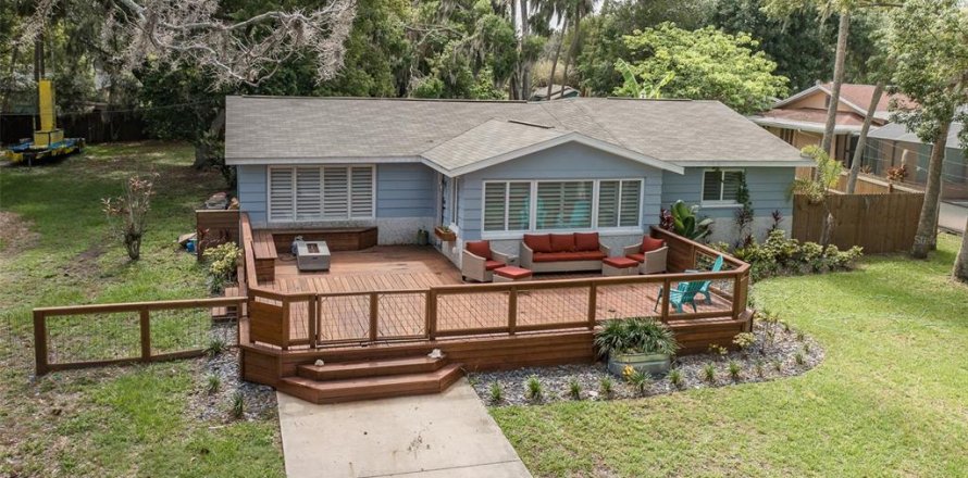 House in New Port Richey, Florida 3 bedrooms, 142.33 sq.m. № 1773455