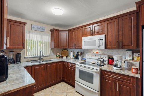 Купить виллу или дом в Форт Майерс, Флорида 3 комнаты, 110м2, № 1541054 - фото 10