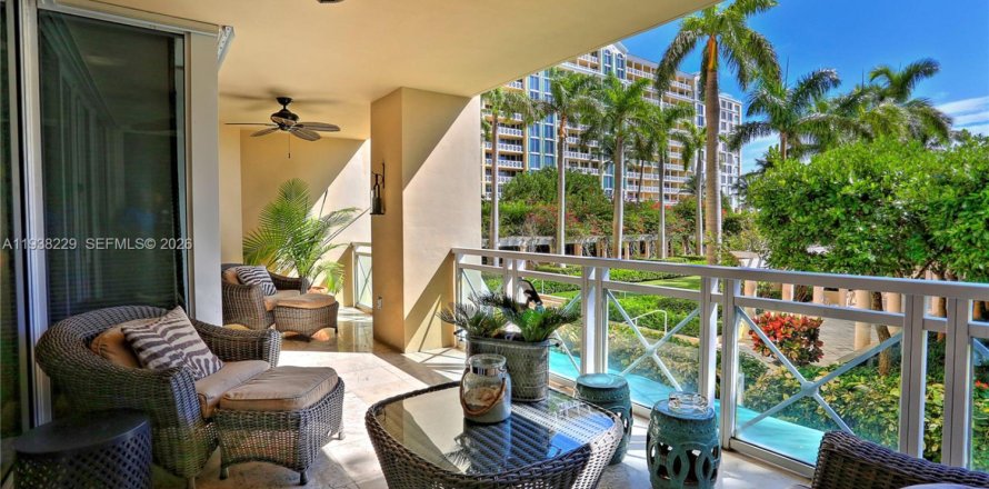 Кондоминиум с 2 спальнями в Ки-Бискейн, Флорида № 1995955