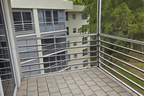 Купить кондоминиум в Помпано-Бич, Флорида 3 спальни, 150.5м2, № 1999182 - фото 21