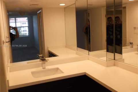 Купить кондоминиум в Помпано-Бич, Флорида 3 спальни, 150.5м2, № 1999182 - фото 19