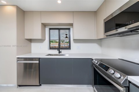 Casa en venta en Palmetto Bay, Florida, 4 dormitorios, 176.98 m2 № 1992259 - foto 5