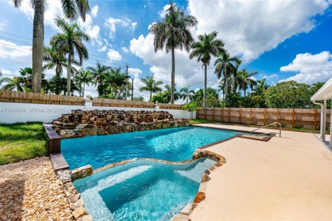 Casa en venta en Palmetto Bay, Florida, 4 dormitorios, 176.98 m2 № 1992259 - foto 22