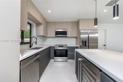 Casa en venta en Palmetto Bay, Florida, 4 dormitorios, 176.98 m2 № 1992259 - foto 6