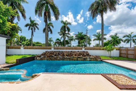 Casa en venta en Palmetto Bay, Florida, 4 dormitorios, 176.98 m2 № 1992259 - foto 23