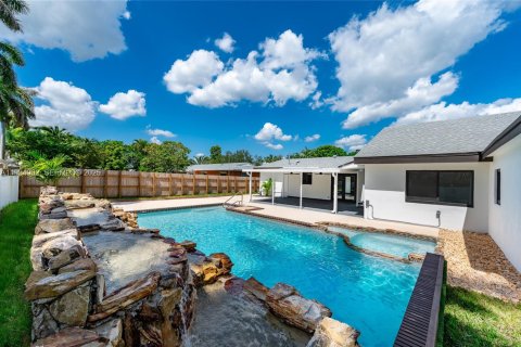 Casa en venta en Palmetto Bay, Florida, 4 dormitorios, 176.98 m2 № 1992259 - foto 20