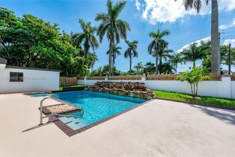 Casa en venta en Palmetto Bay, Florida, 4 dormitorios, 176.98 m2 № 1992259 - foto 15