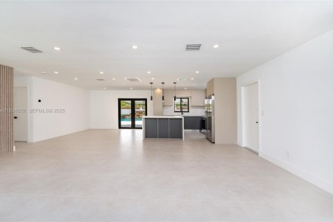 Casa en venta en Palmetto Bay, Florida, 4 dormitorios, 176.98 m2 № 1992259 - foto 3