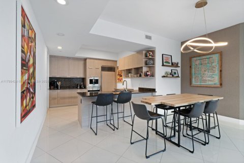 Copropriété à vendre à Sunny Isles Beach, Floride: 2 chambres, 195.65 m2 № 1962683 - photo 3