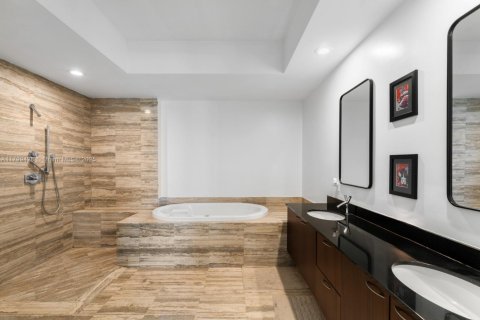 Copropriété à vendre à Sunny Isles Beach, Floride: 2 chambres, 195.65 m2 № 1962683 - photo 13