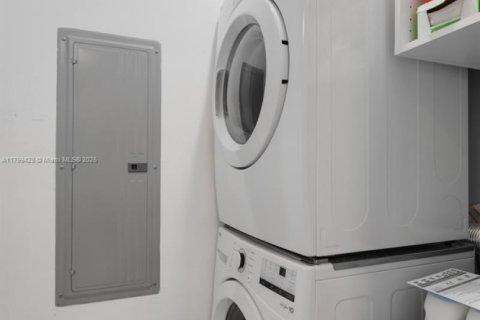 Copropriété à vendre à Sunny Isles Beach, Floride: 2 chambres, 195.65 m2 № 1962683 - photo 17