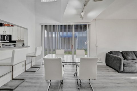 Touwnhouse à vendre à North Lauderdale, Floride: 2 chambres, 123.75 m2 № 1953528 - photo 8