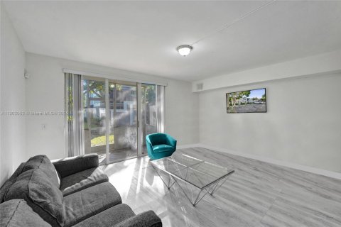 Touwnhouse à vendre à North Lauderdale, Floride: 2 chambres, 123.75 m2 № 1953528 - photo 6