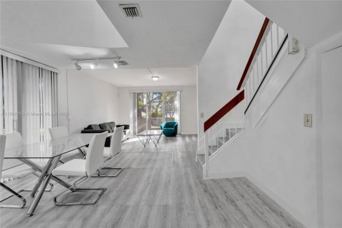 Touwnhouse à vendre à North Lauderdale, Floride: 2 chambres, 123.75 m2 № 1953528 - photo 9