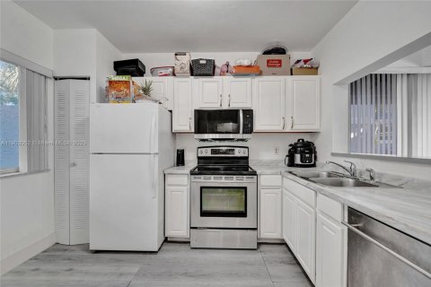 Touwnhouse à vendre à North Lauderdale, Floride: 2 chambres, 123.75 m2 № 1953528 - photo 11