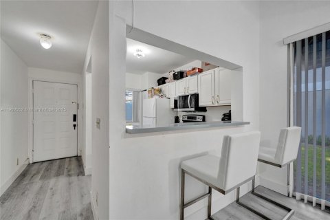 Touwnhouse à vendre à North Lauderdale, Floride: 2 chambres, 123.75 m2 № 1953528 - photo 10