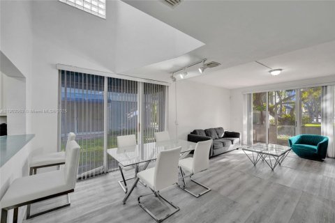 Touwnhouse à vendre à North Lauderdale, Floride: 2 chambres, 123.75 m2 № 1953528 - photo 3