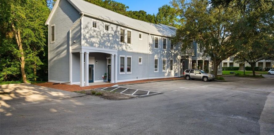 Commercial property in Gainesville, Florida 301 sq.m. № 2393809