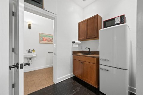 Commercial property in Gainesville, Florida 301 sq.m. № 2393809 - photo 24