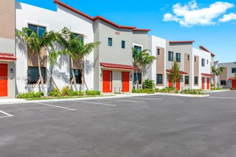 Adosado en Oakland Park, Florida 3 dormitorios, 149.48 m2 № 2008719