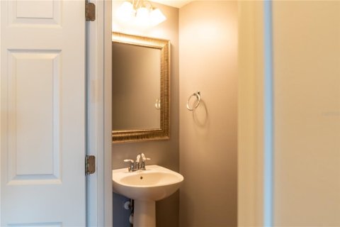 Townhouse in Sanford, Florida 2 bedrooms, 121.52 sq.m. № 2212797 - photo 8