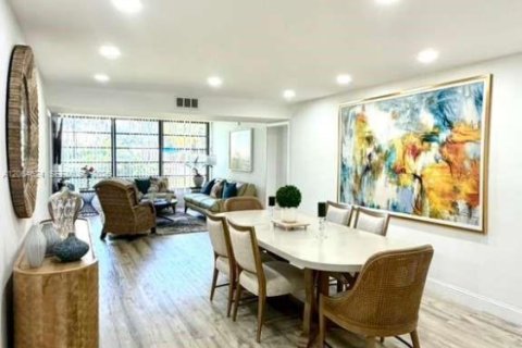 Condo in Davie, Florida, 2 bedrooms  № 2068687 - photo 2