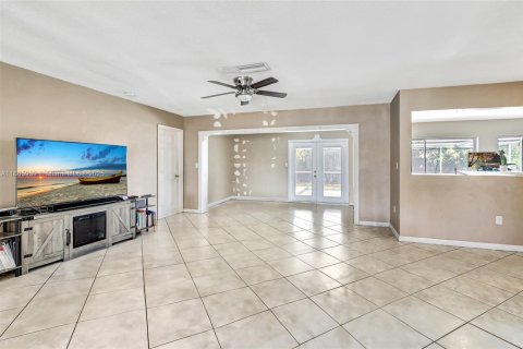 Casa en alquiler en Miramar, Florida, 4 dormitorios, 159.7 m2 № 1897123 - foto 5