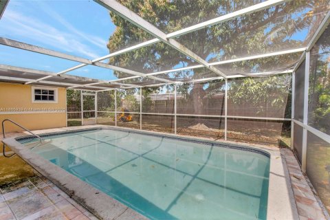 Casa en alquiler en Miramar, Florida, 4 dormitorios, 159.7 m2 № 1897123 - foto 13