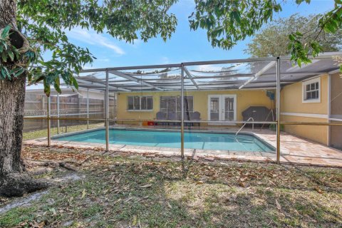 Casa en alquiler en Miramar, Florida, 4 dormitorios, 159.7 m2 № 1897123 - foto 12