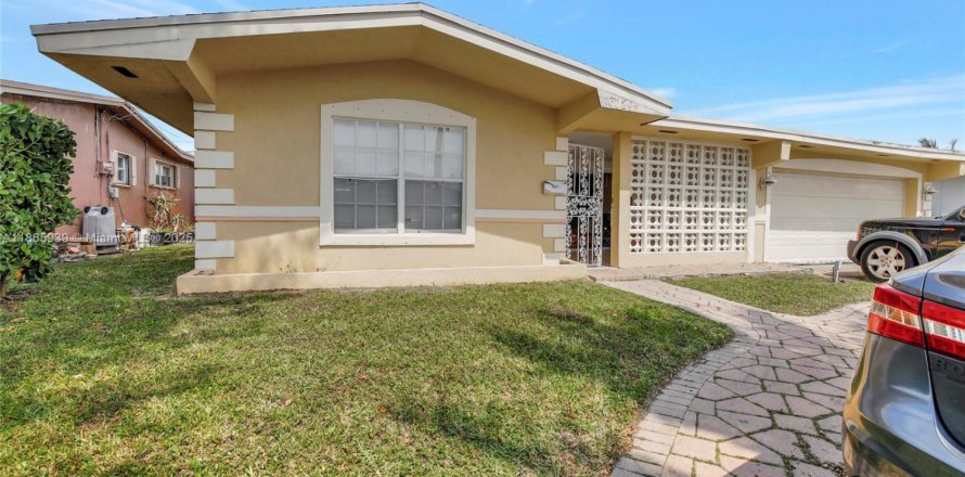 Casa en Miramar, Florida 4 dormitorios, 159.7 m2 № 1897123