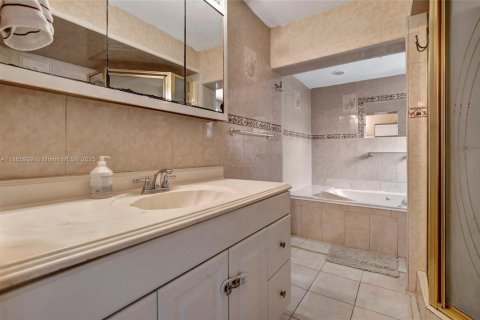 Casa en alquiler en Miramar, Florida, 4 dormitorios, 159.7 m2 № 1897123 - foto 8