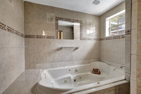 Casa en alquiler en Miramar, Florida, 4 dormitorios, 159.7 m2 № 1897123 - foto 7
