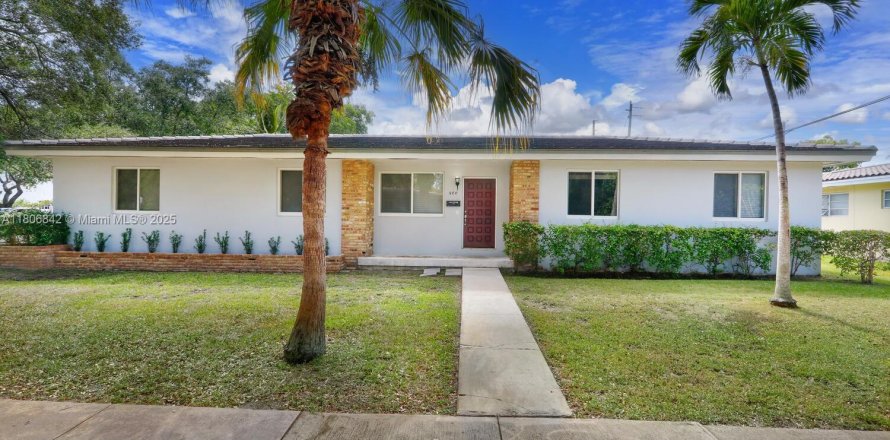 Villa ou maison à Coral Gables, Floride 3 chambres, 256.04 m2 № 1748280