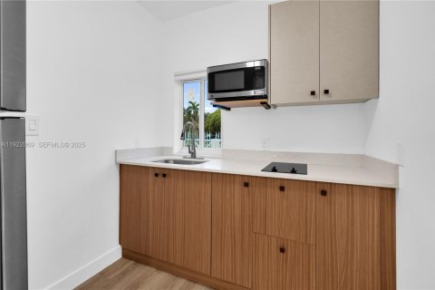 Villa ou maison à louer à Miami, Floride: 28.43 m2 № 1986033 - photo 4