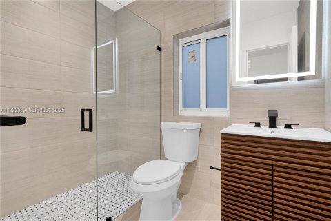 Villa ou maison à louer à Miami, Floride: 28.43 m2 № 1986033 - photo 6