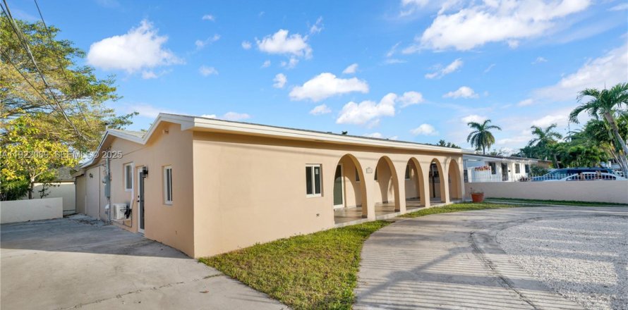 Studio à Miami, Floride № 1986033