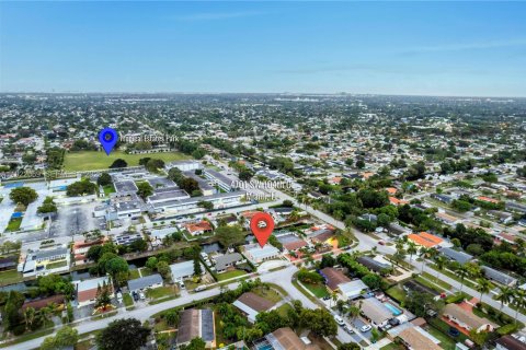 Villa ou maison à louer à Miami, Floride: 28.43 m2 № 1986033 - photo 8