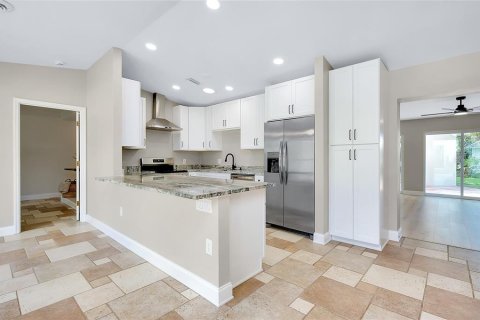 House in Englewood, Florida 4 bedrooms, 187.66 sq.m. № 1795072 - photo 8