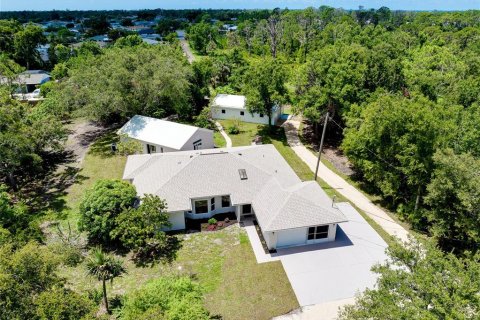 House in Englewood, Florida 4 bedrooms, 187.66 sq.m. № 1795072 - photo 2